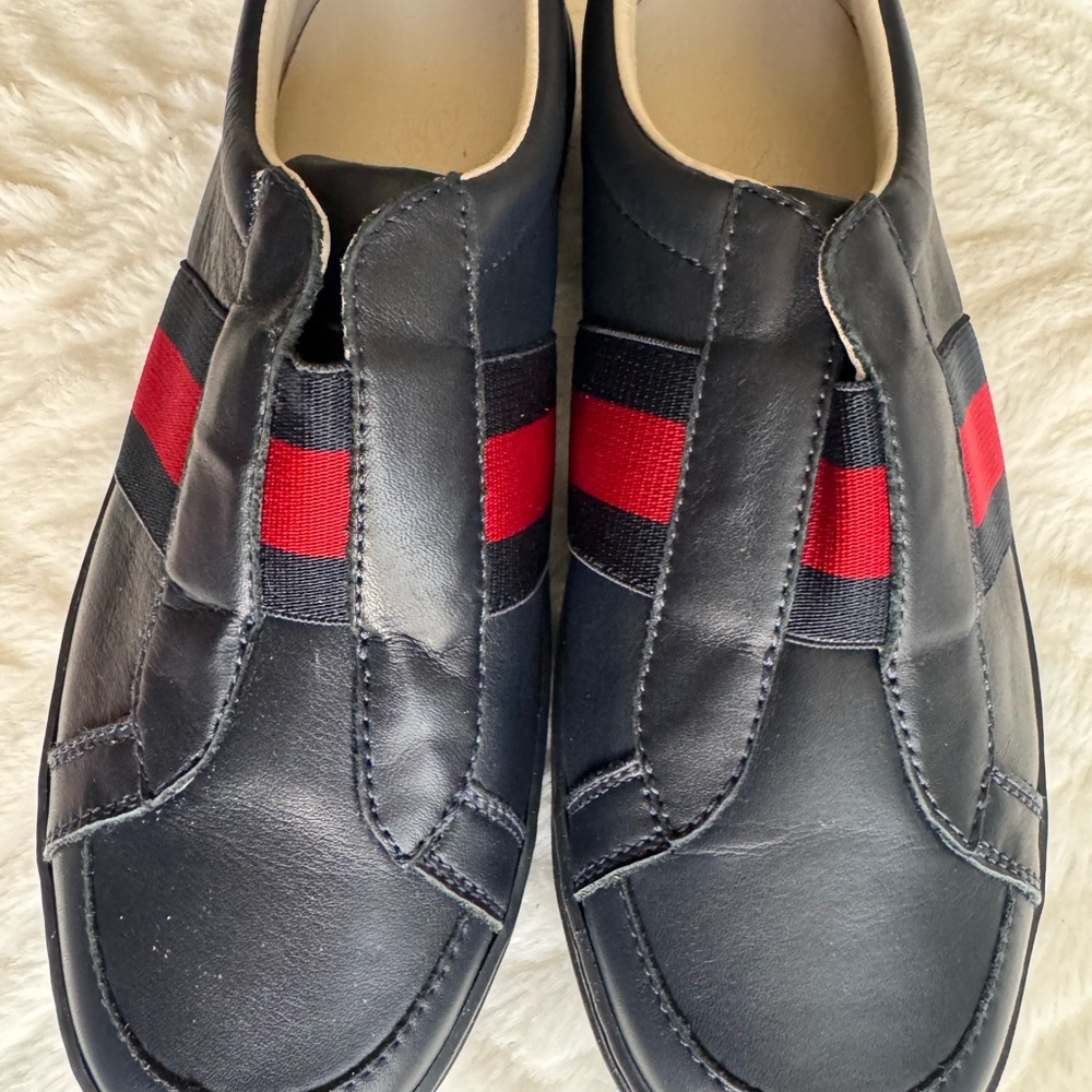 Gucci Boys Navy and Red Stripe Slip-On Shoes